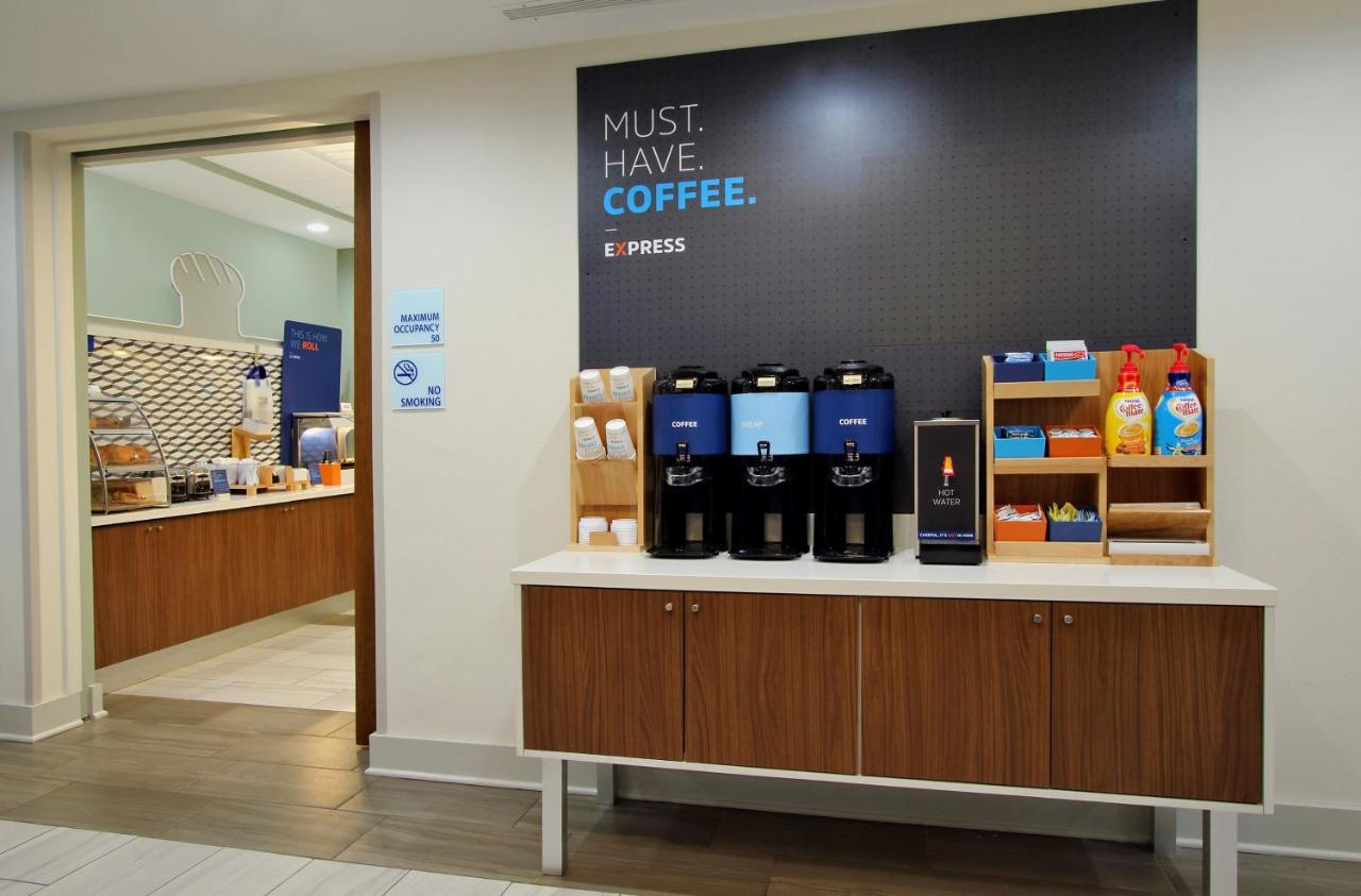 Holiday Inn Express & Suites Charlotte - Ballantyne By Ihg Εξωτερικό φωτογραφία